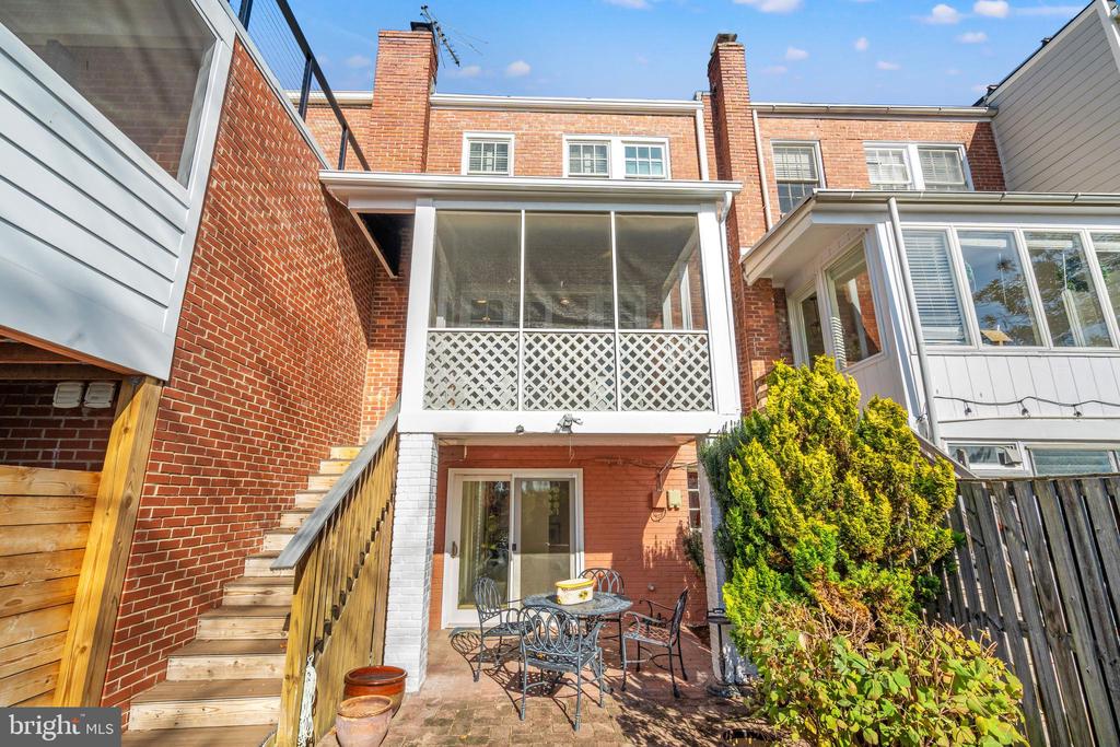 3546 Whitehaven Pkwy NW