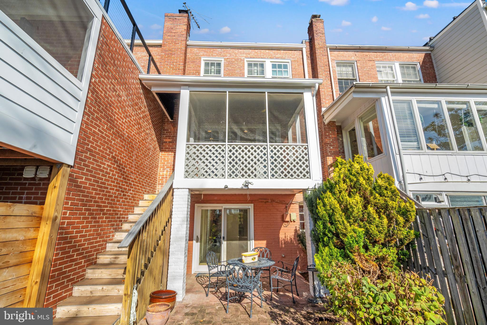 3546 Whitehaven Pkwy NW