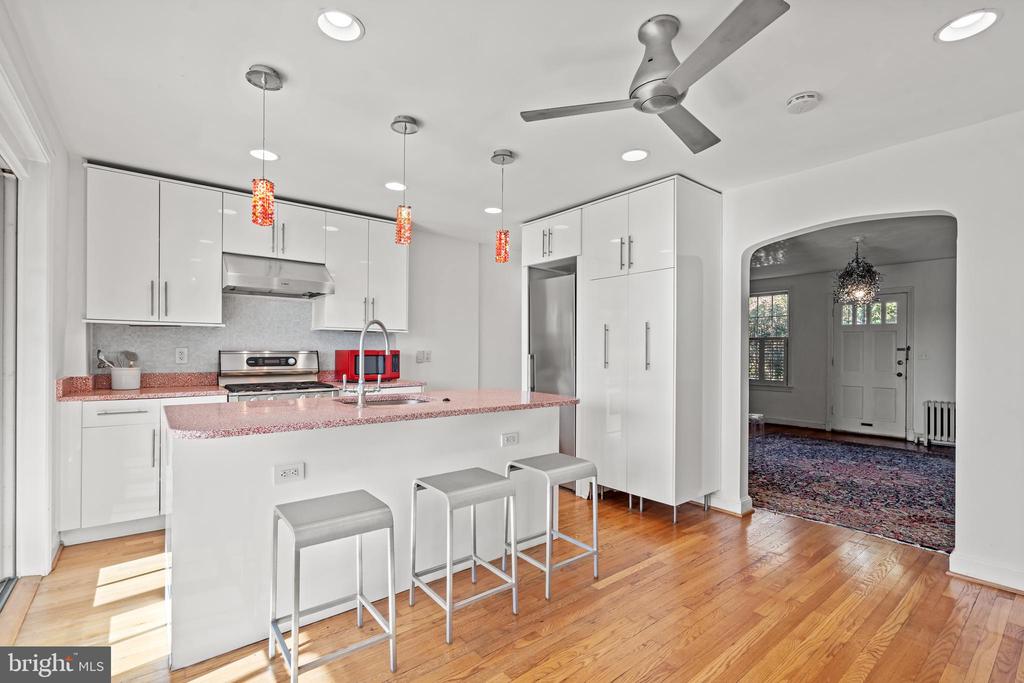 3546 Whitehaven Pkwy NW