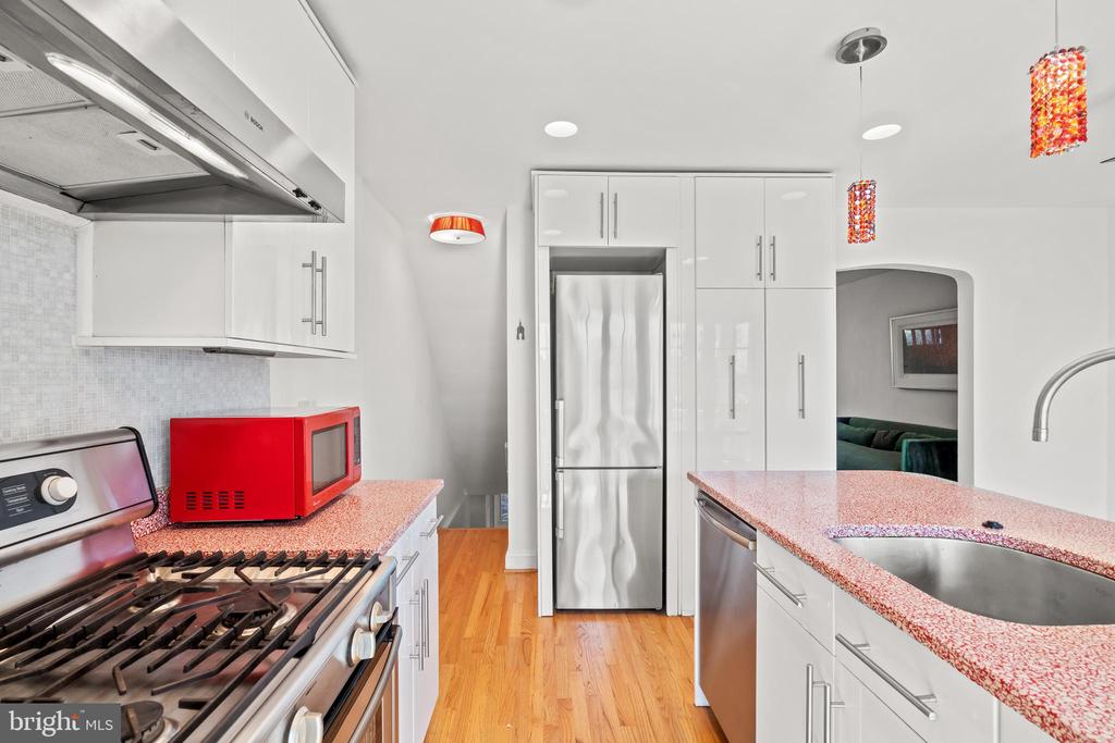 3546 Whitehaven Pkwy NW