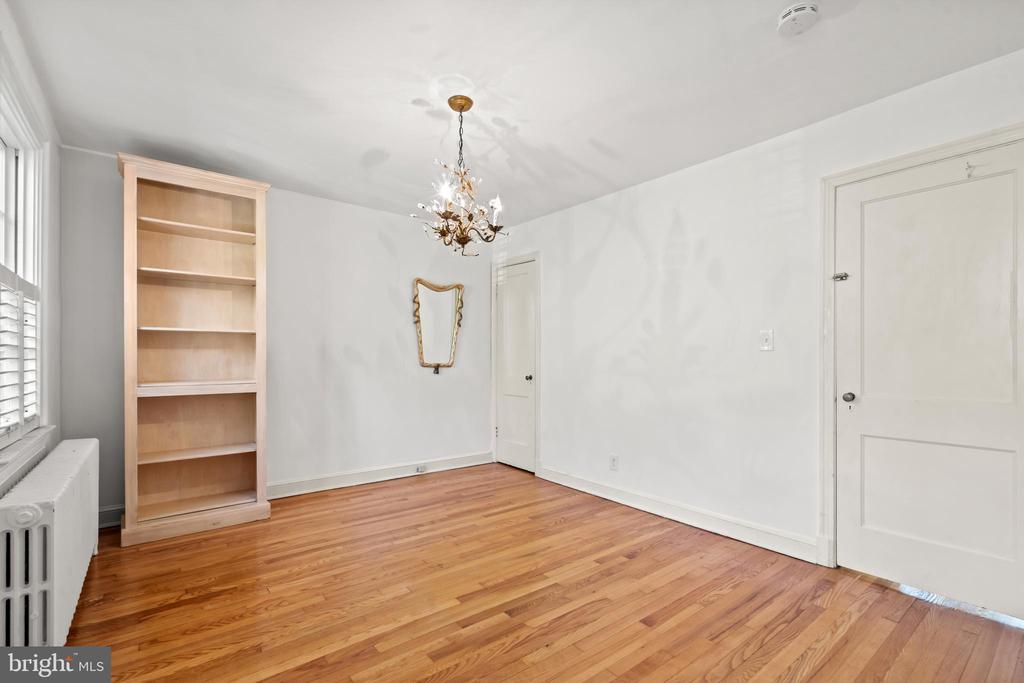 3546 Whitehaven Pkwy NW