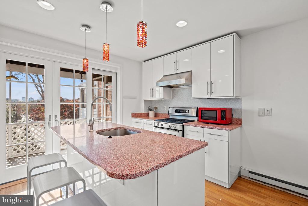 3546 Whitehaven Pkwy NW