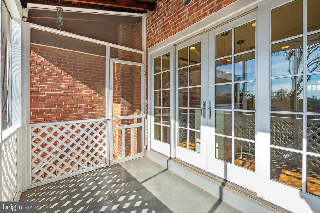 3546 Whitehaven Pkwy NW