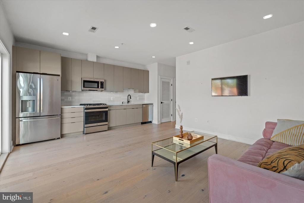 1344 MARYLAND AVE NE #6