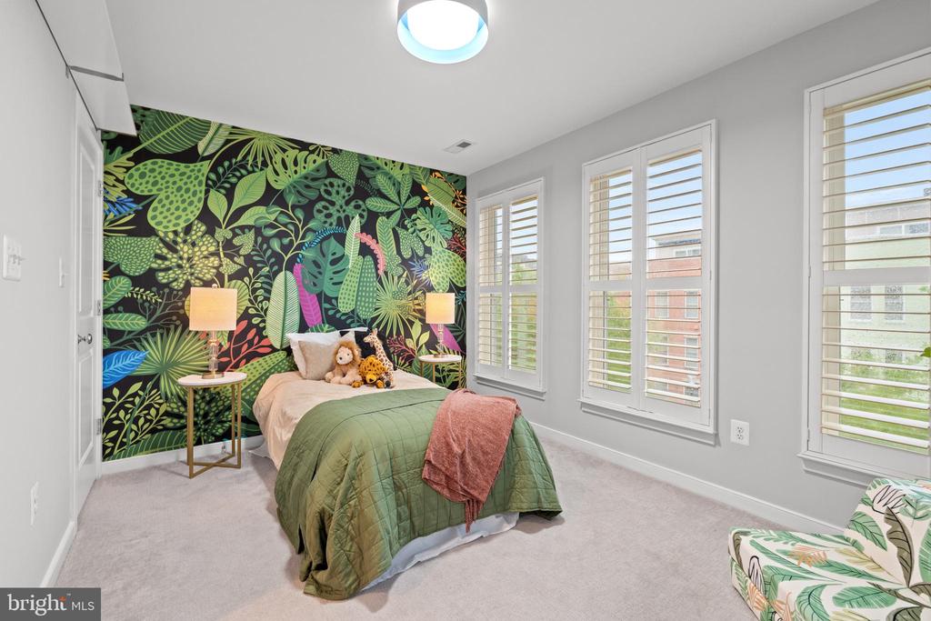 331 K St SE