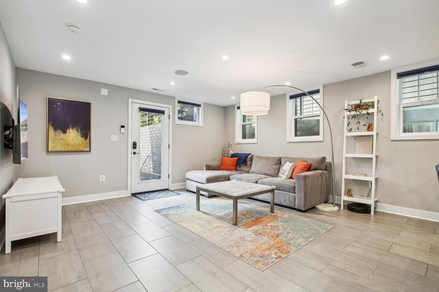 216 T St NE #1