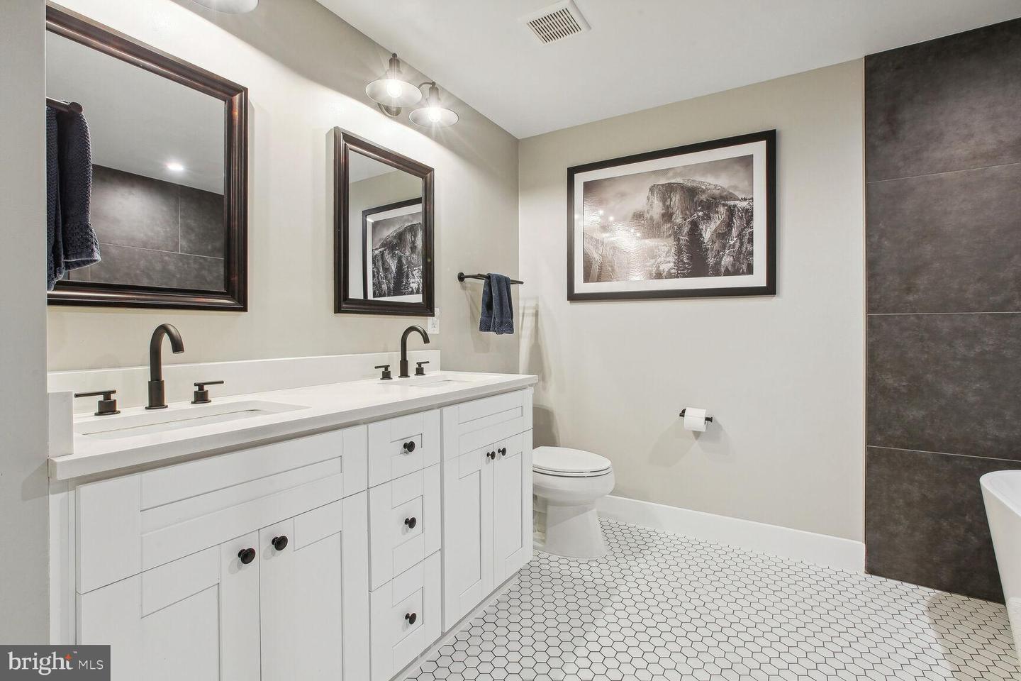 216 T St NE #1