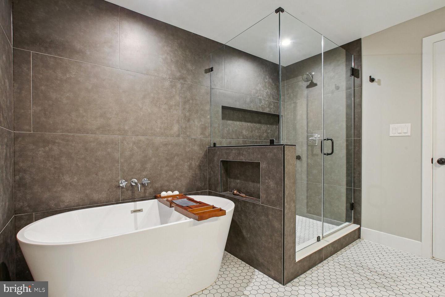 216 T St NE #1