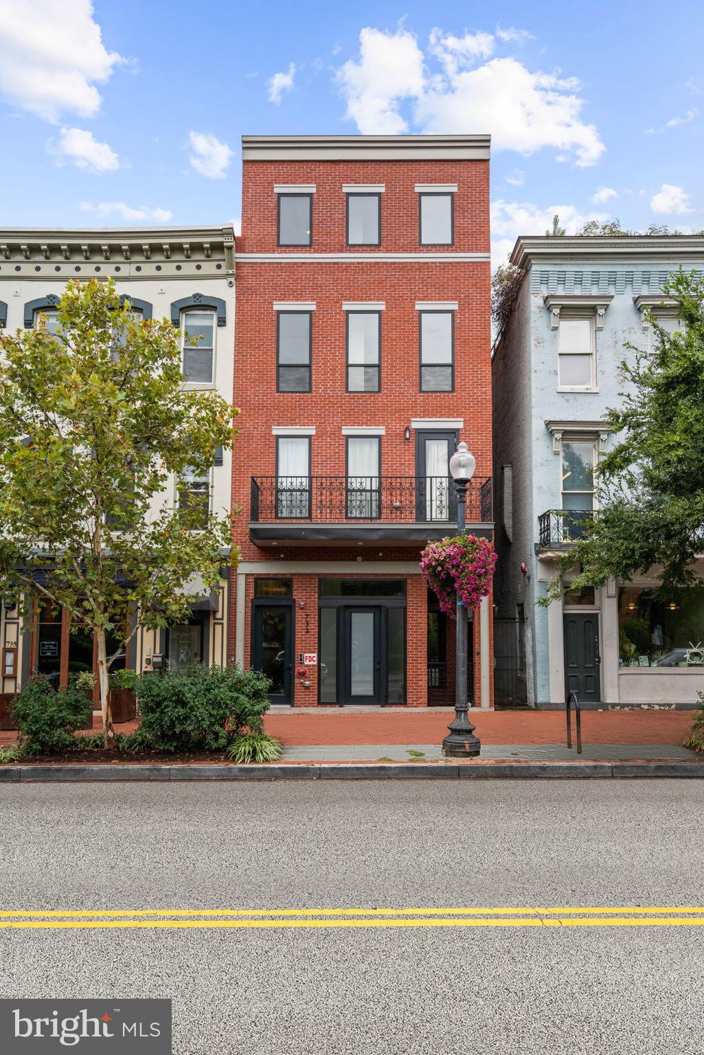 733 8TH STREET SE 02
