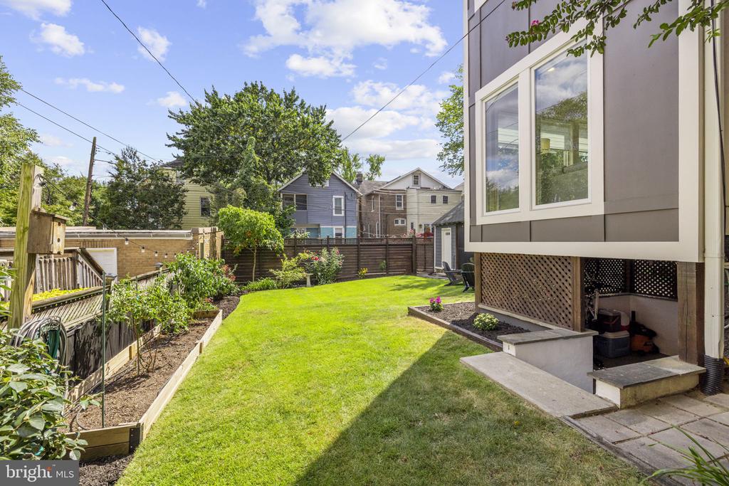 1402 EMERSON STREET NW