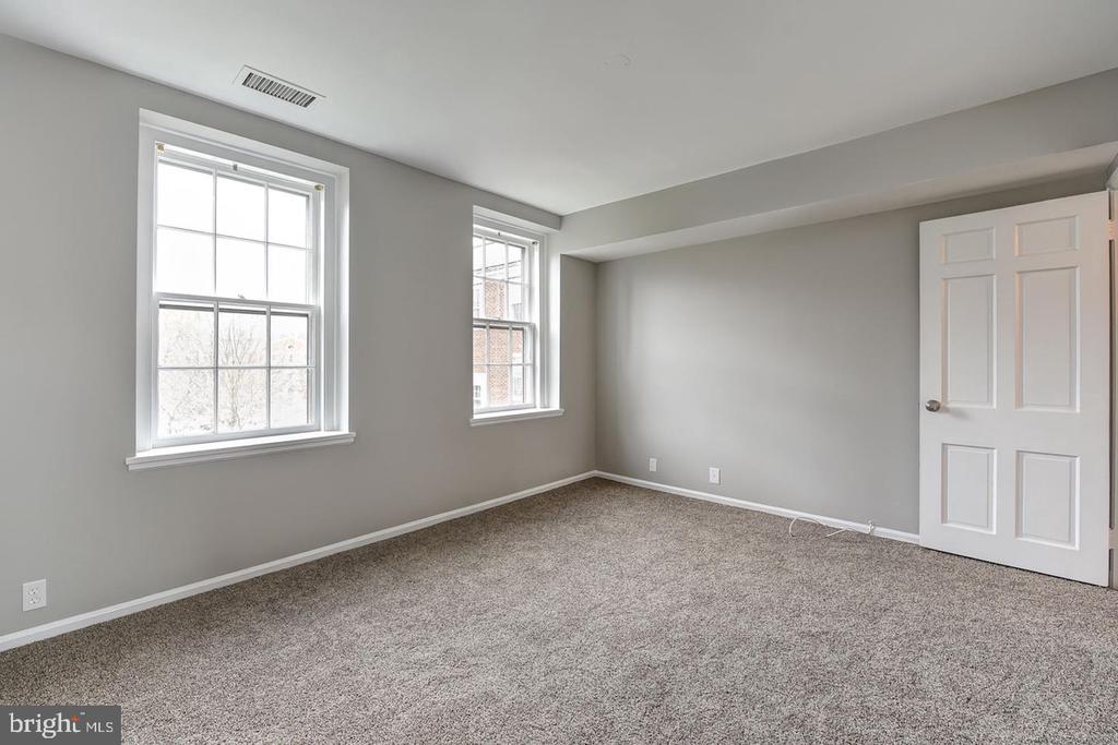 3940 LANGLEY COURT NW Unit: C633