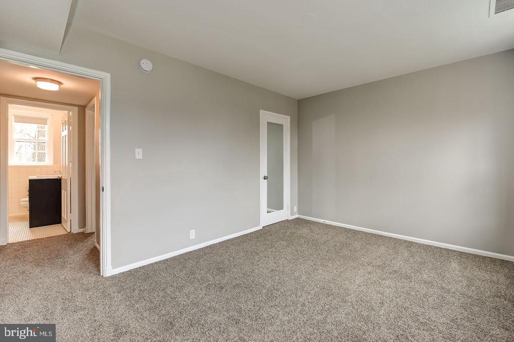 3940 LANGLEY COURT NW Unit: C633