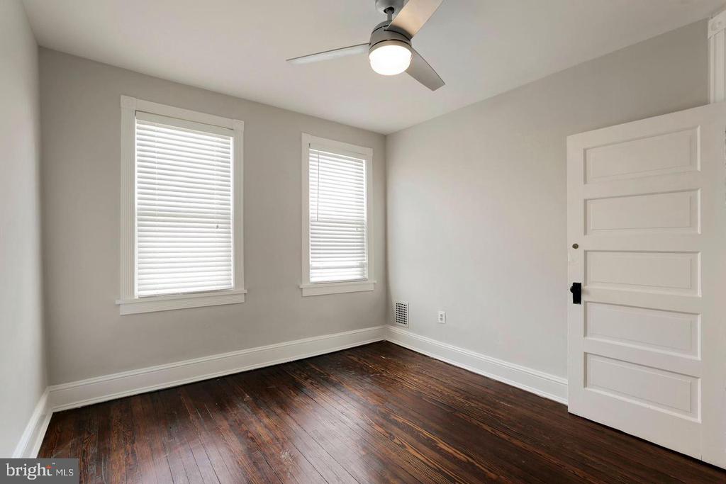 143 V STREET NE