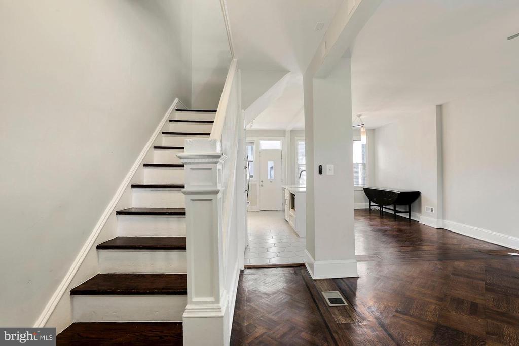 143 V STREET NE