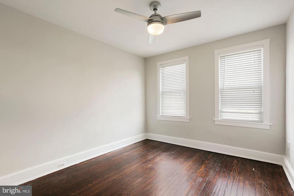 143 V STREET NE