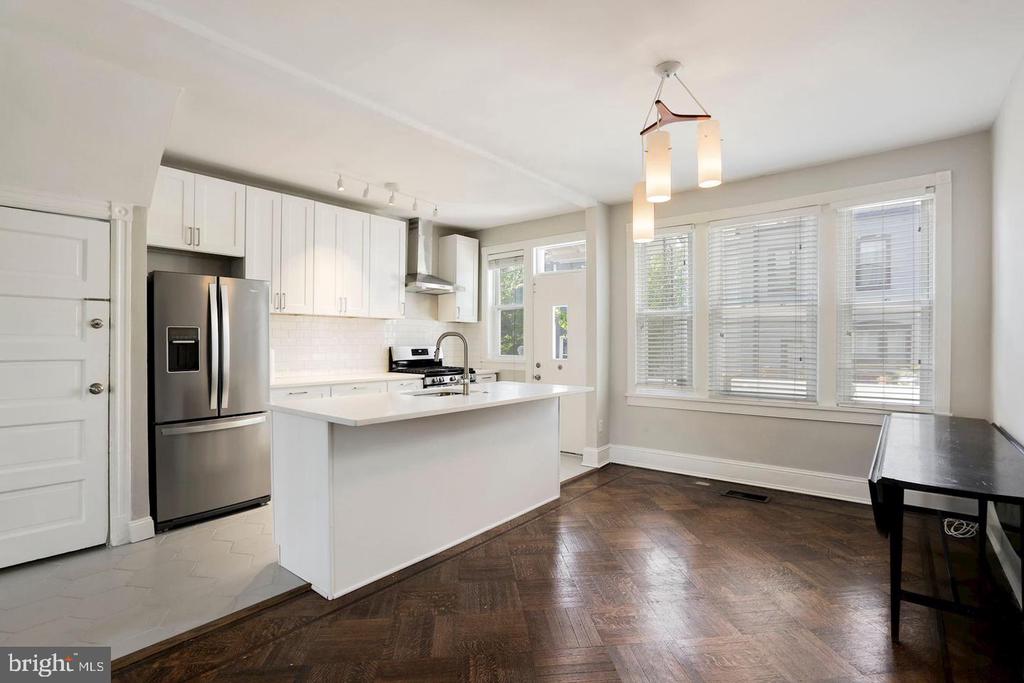 143 V STREET NE