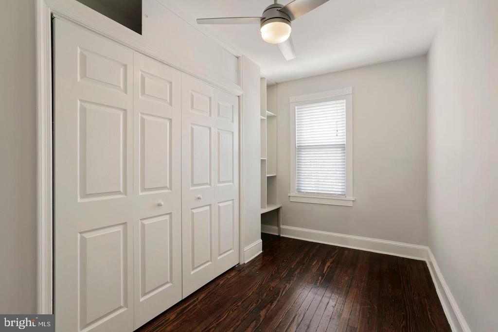 143 V STREET NE