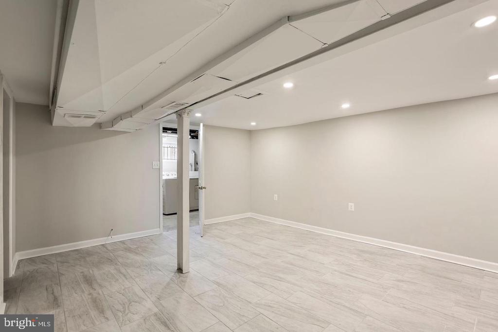 143 V STREET NE