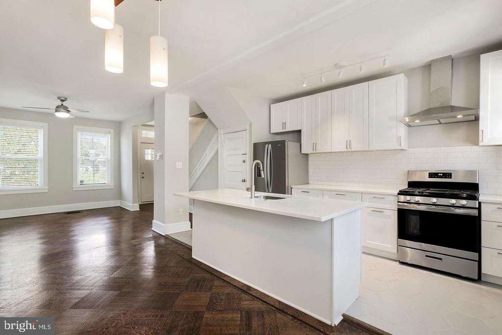 143 V STREET NE