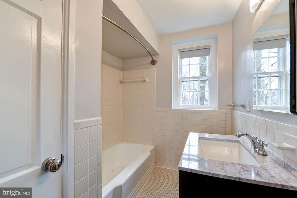 3940 LANGLEY COURT NW Unit: C633