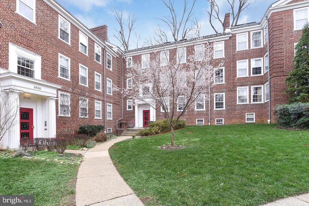 3940 LANGLEY COURT NW Unit: C633