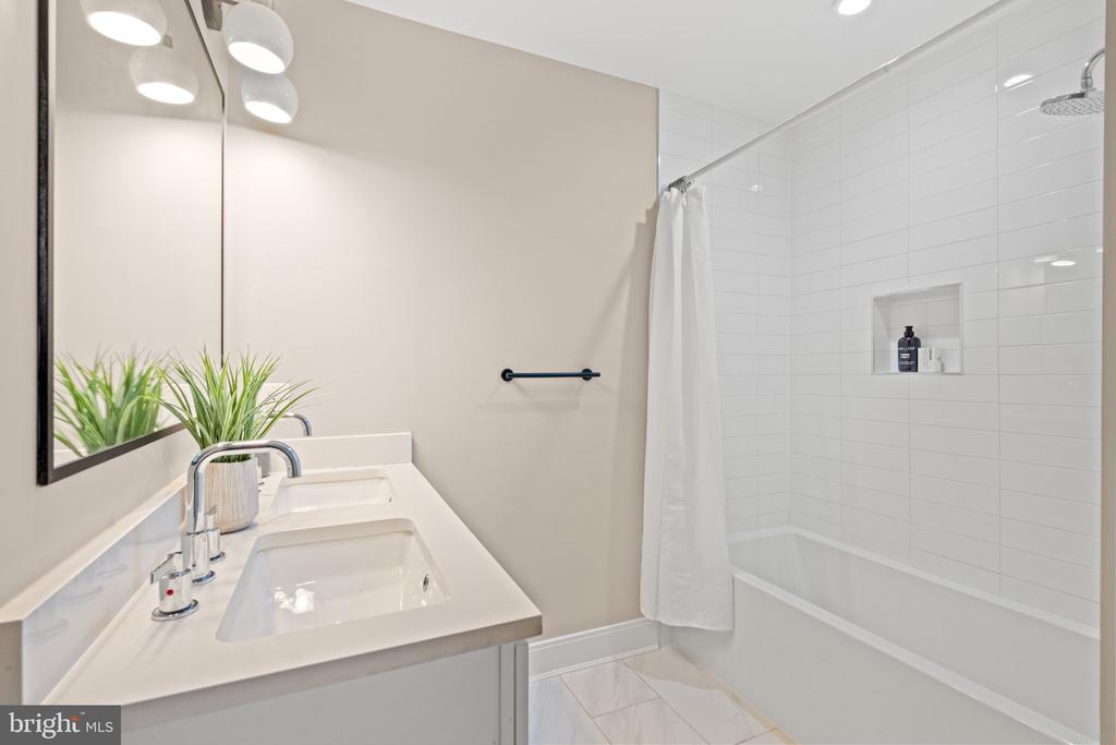 5622 13TH STREET NW Unit: 2