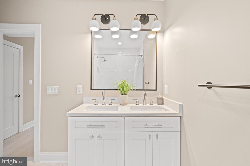 5622 13TH STREET NW Unit: 2
