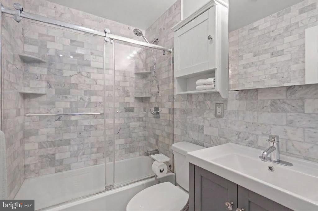 1418 W NW Unit: 403