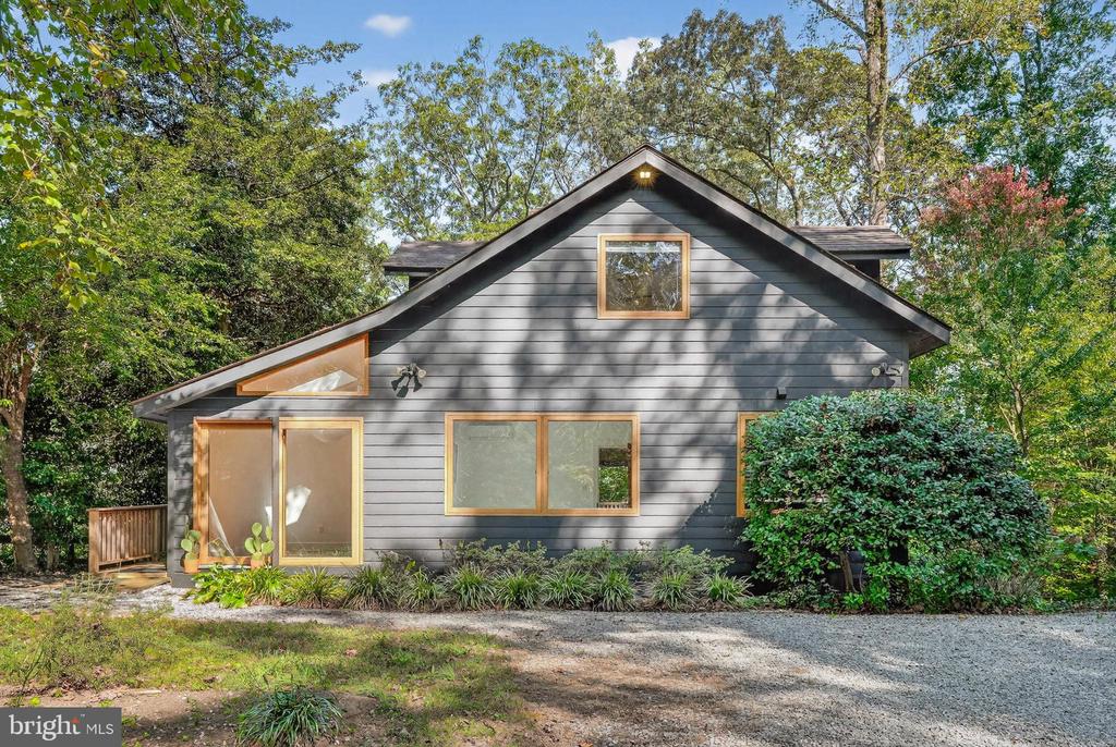 3030 EDGEWATER DRIVE
