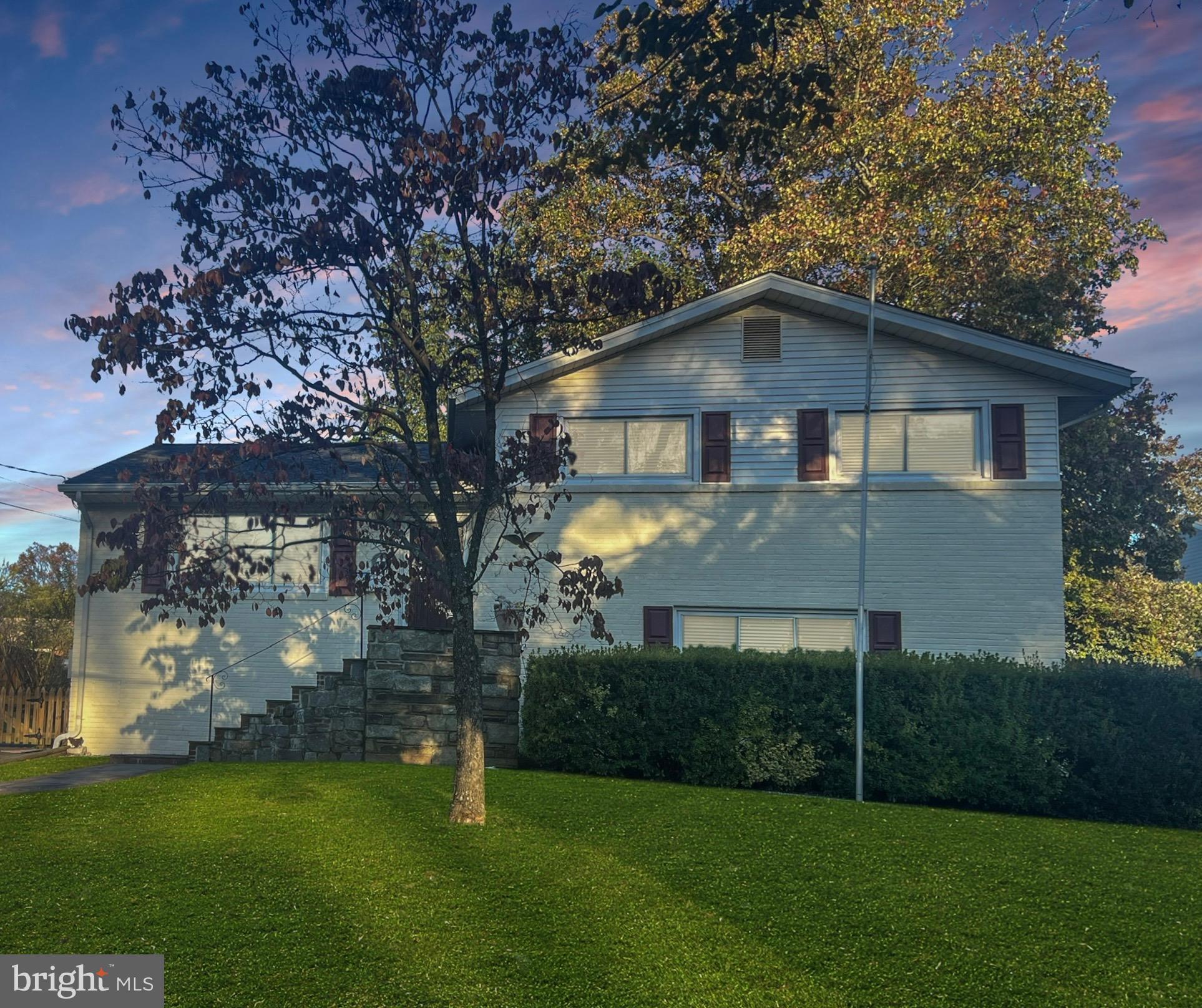 9911 Holmhurst Rd
