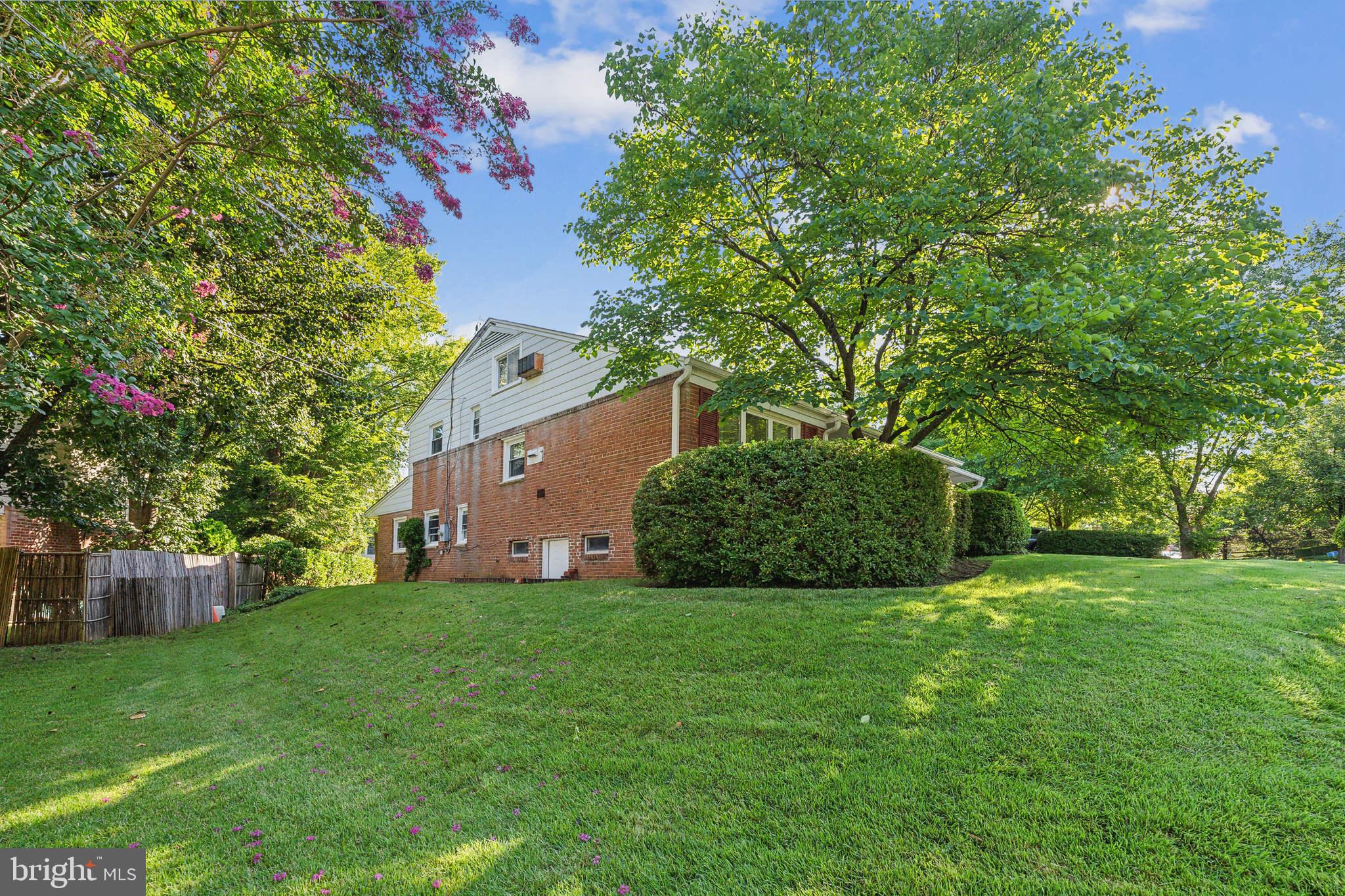 9407 Balfour Dr