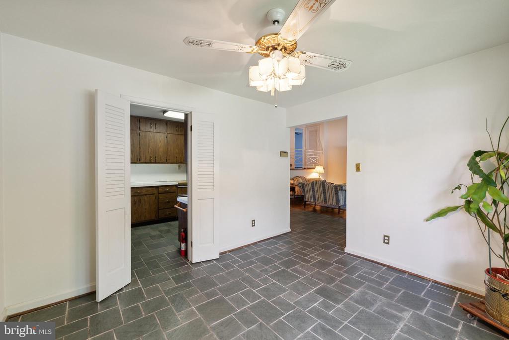9407 Balfour Dr