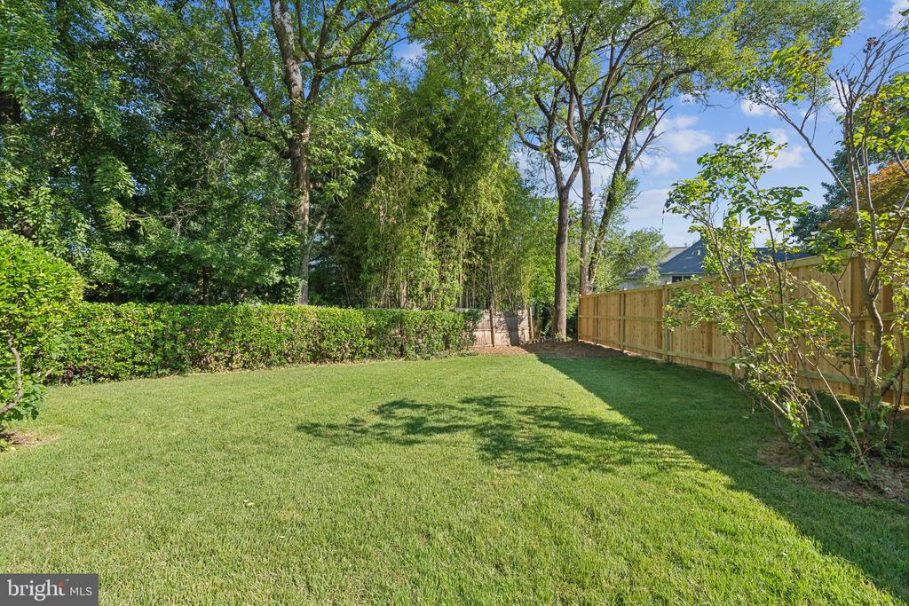 9407 Balfour Dr