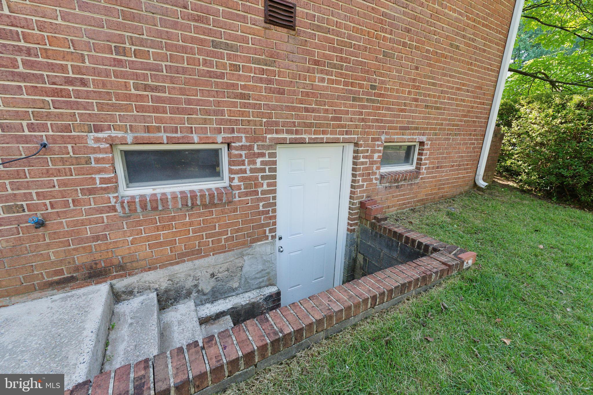 9407 Balfour Dr