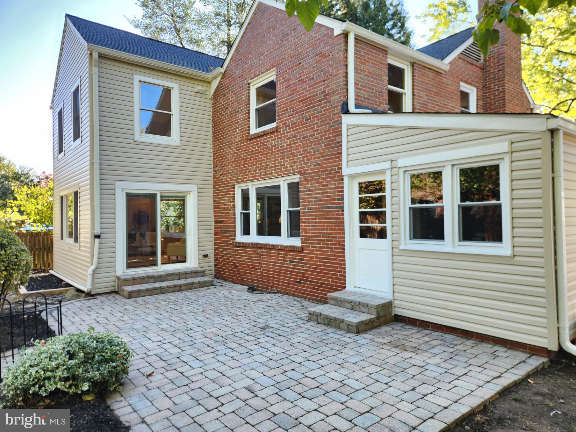 1707 White Oak Dr