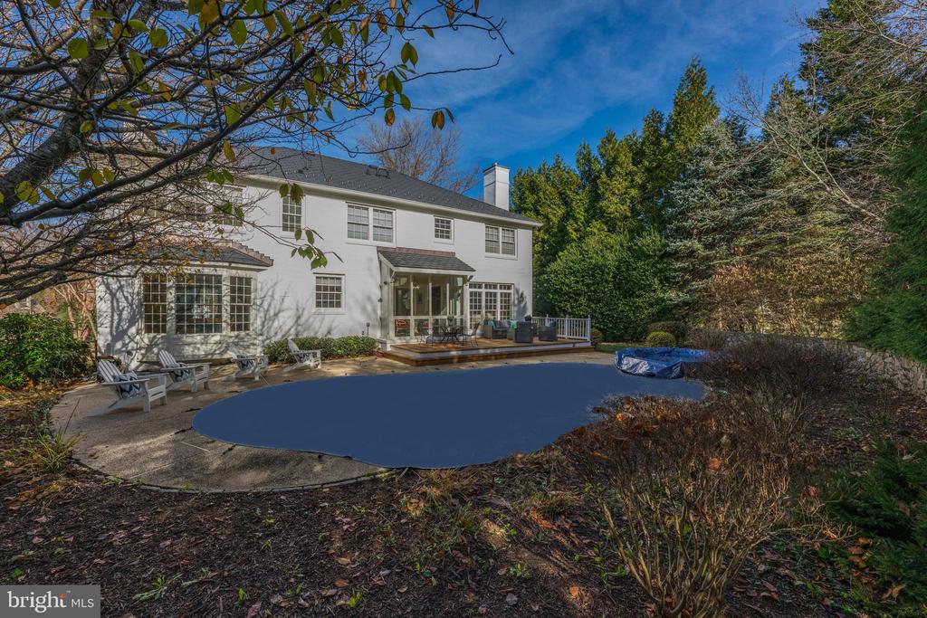 6 Meyer Point Ct