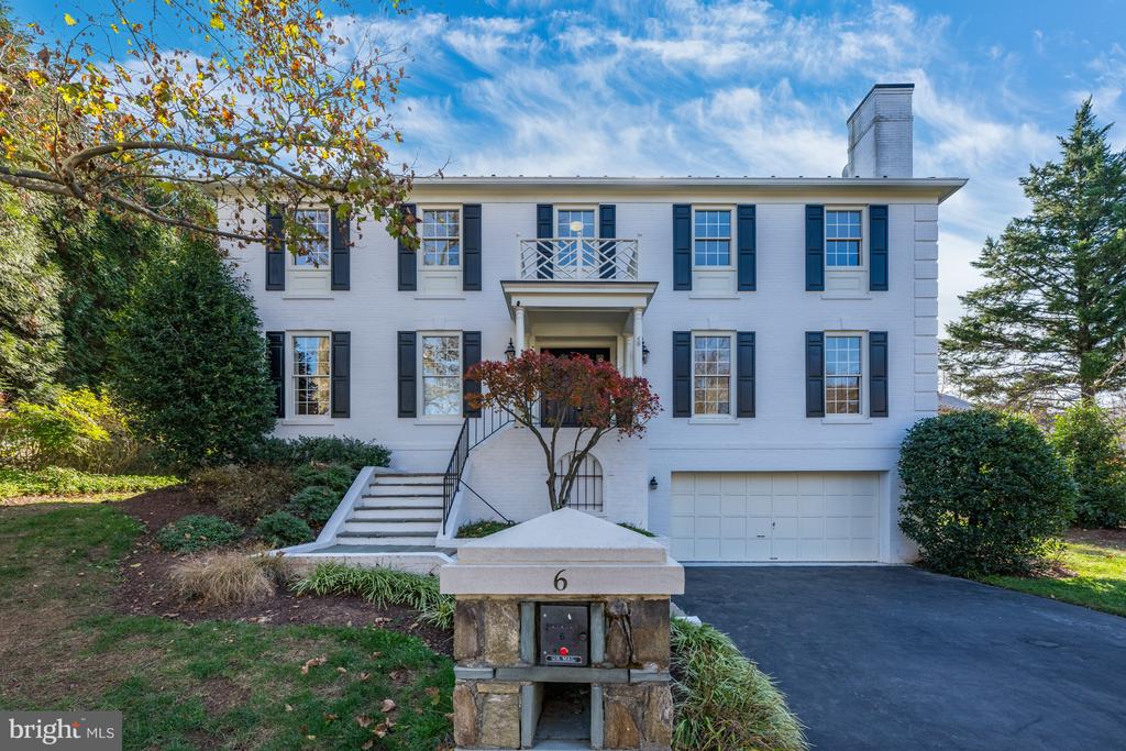 6 Meyer Point Ct