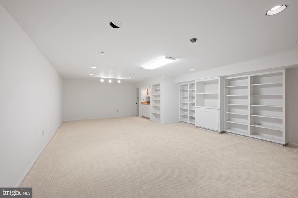6 Meyer Point Ct