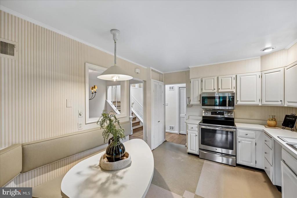 9909 ASHBURTON LANE