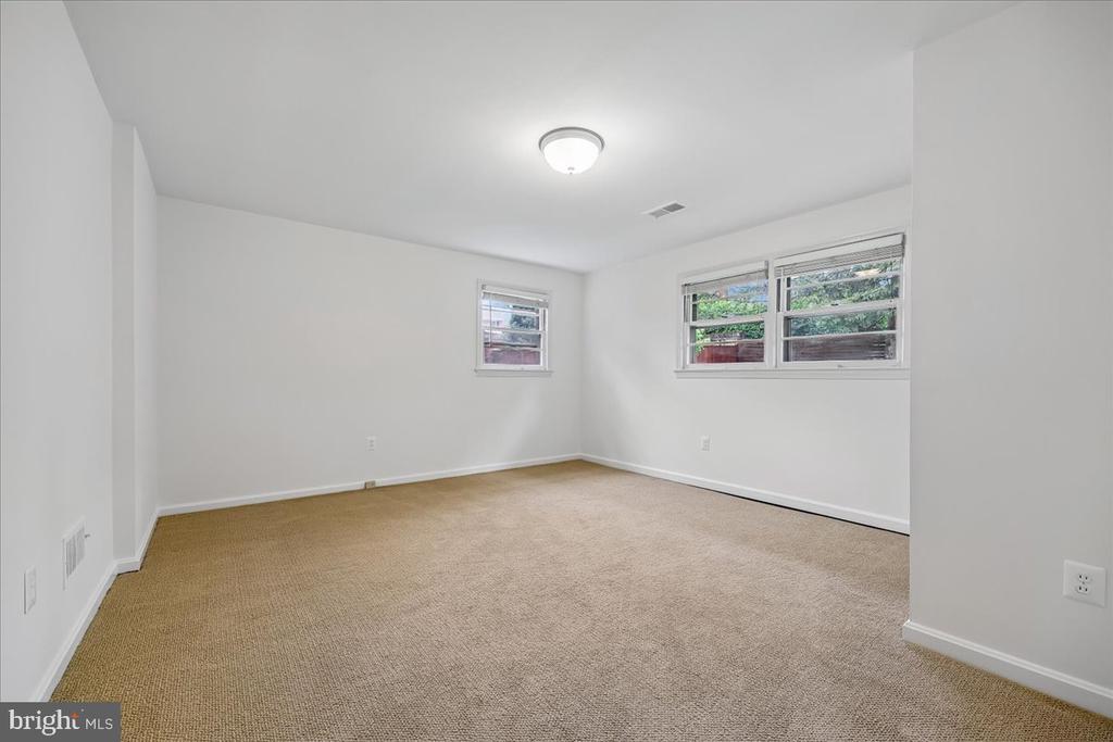9909 ASHBURTON LANE
