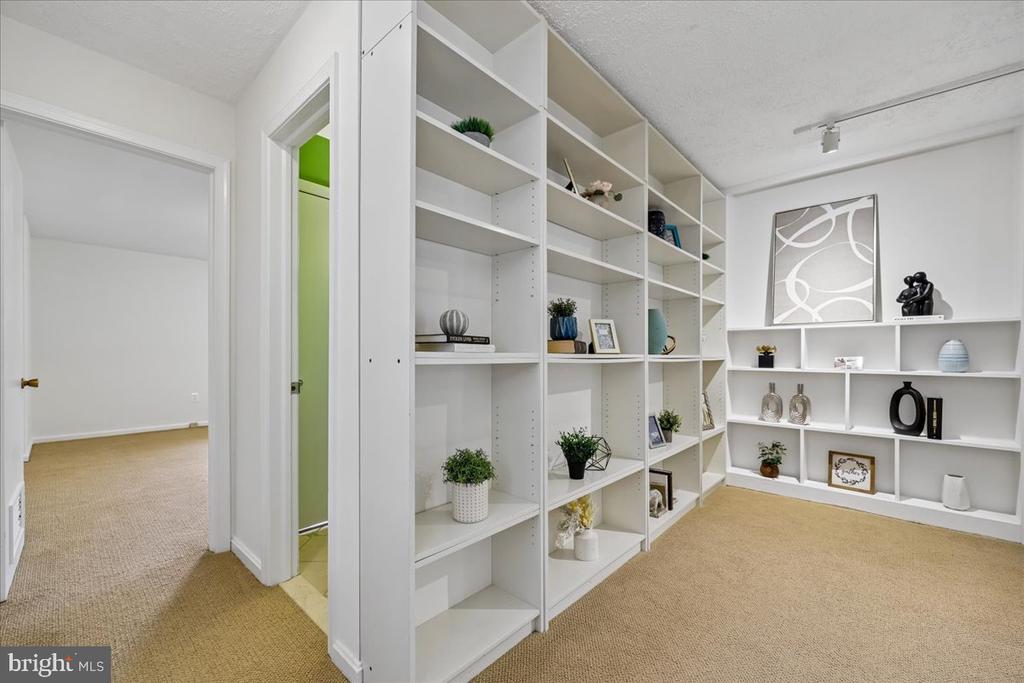 9909 ASHBURTON LANE