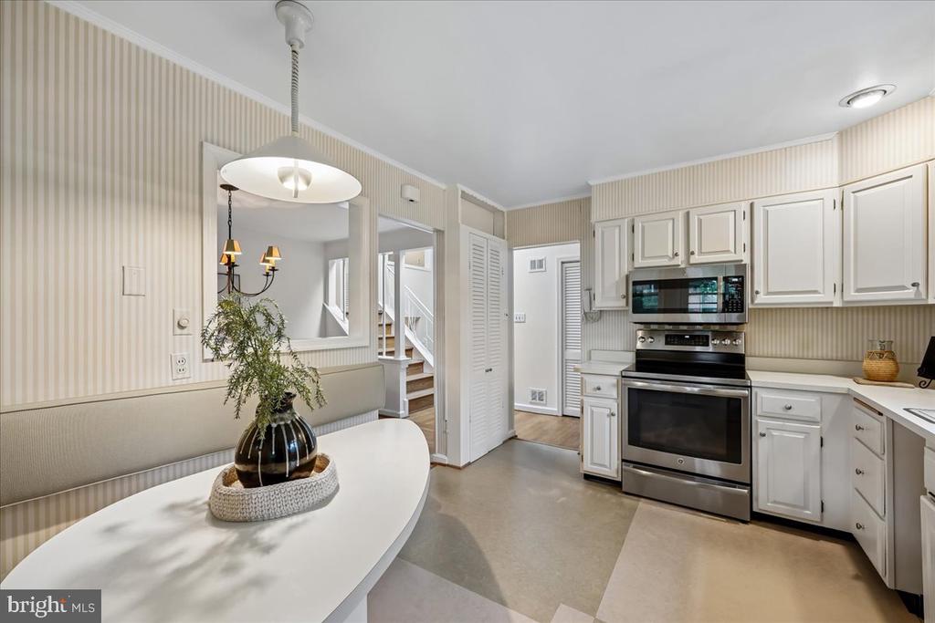 9909 ASHBURTON LANE