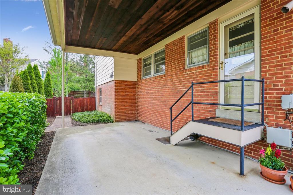 9909 ASHBURTON LANE