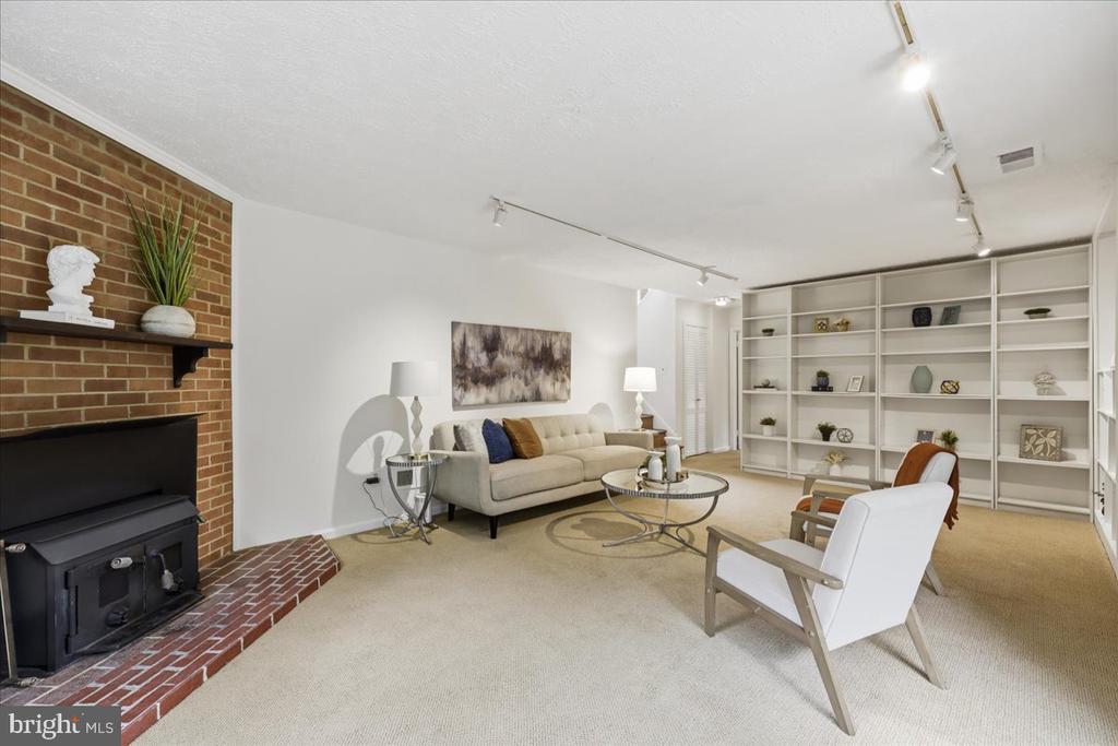 9909 ASHBURTON LANE
