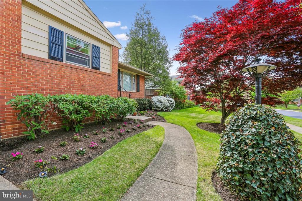 9909 ASHBURTON LANE
