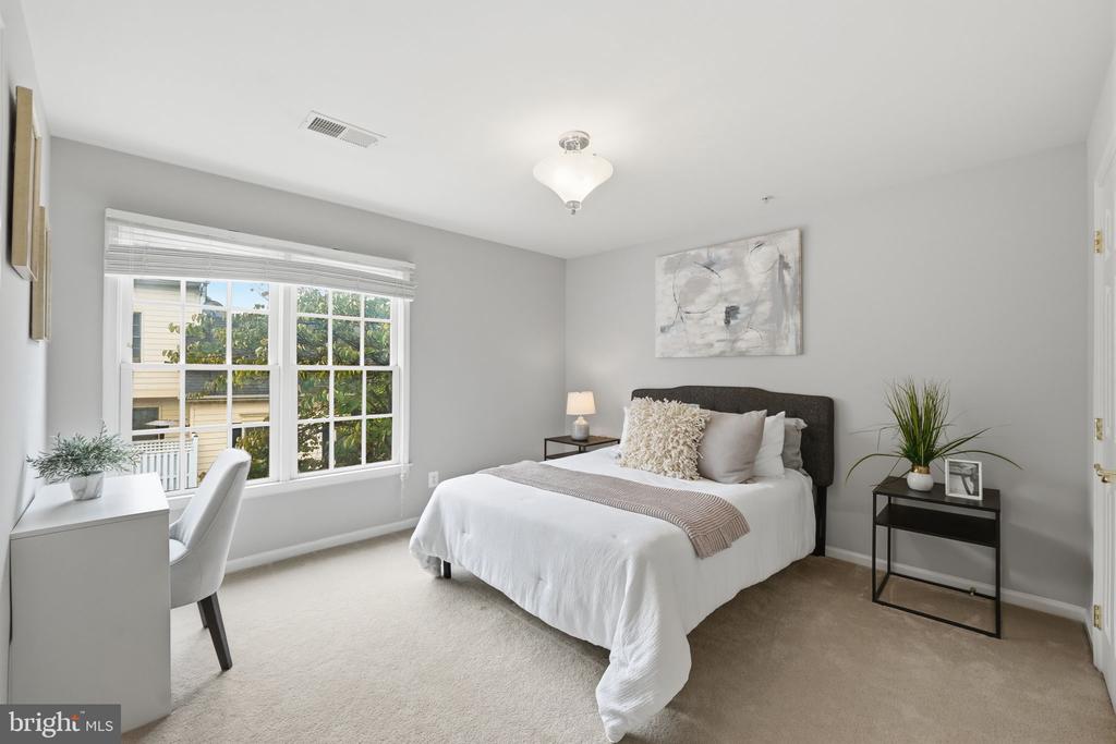 306 OAK KNOLL TERRACE