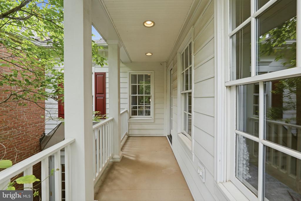306 OAK KNOLL TERRACE