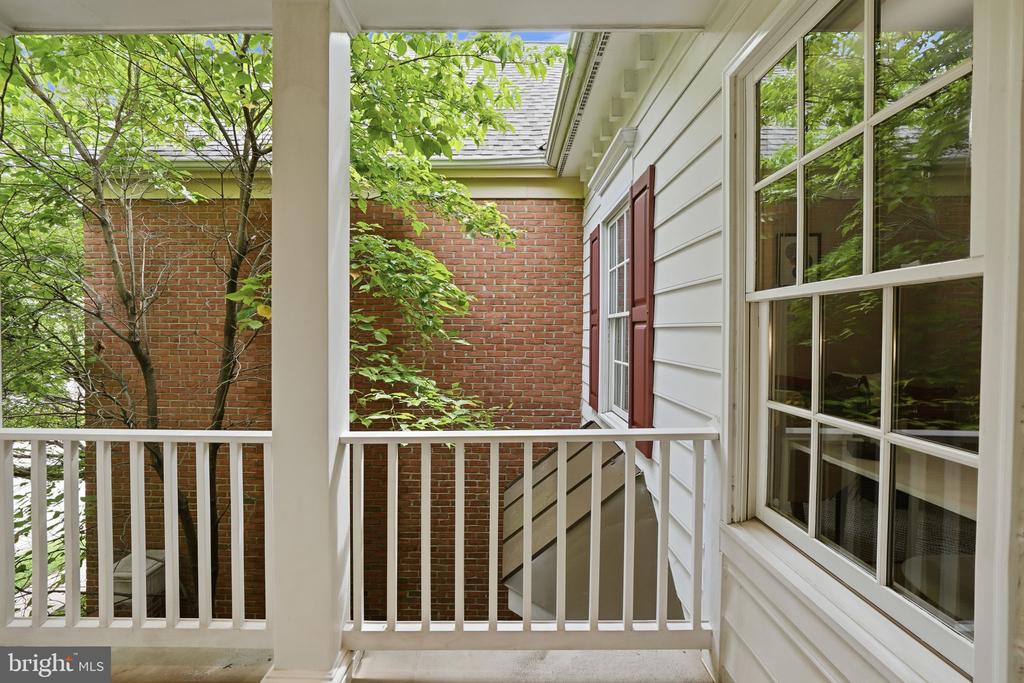 306 OAK KNOLL TERRACE