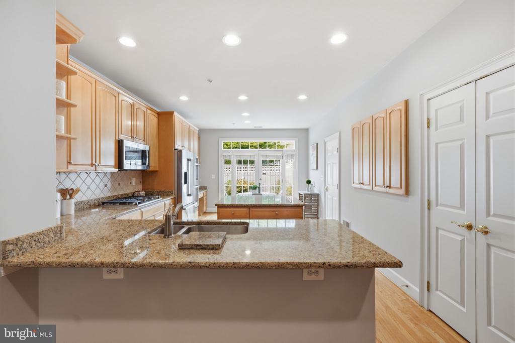 306 OAK KNOLL TERRACE