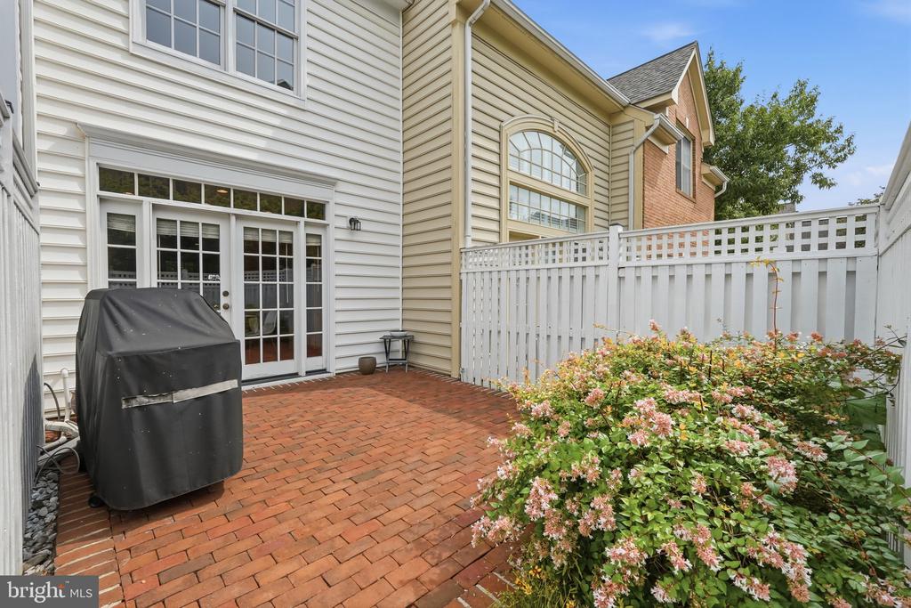 306 OAK KNOLL TERRACE